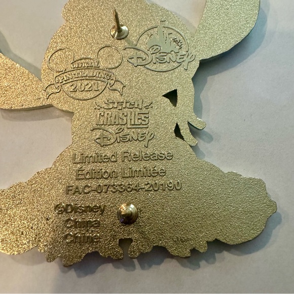 Stitch Crashes Disney Pin Lady and the Tramp - Limited Release - Picture 13 of 13